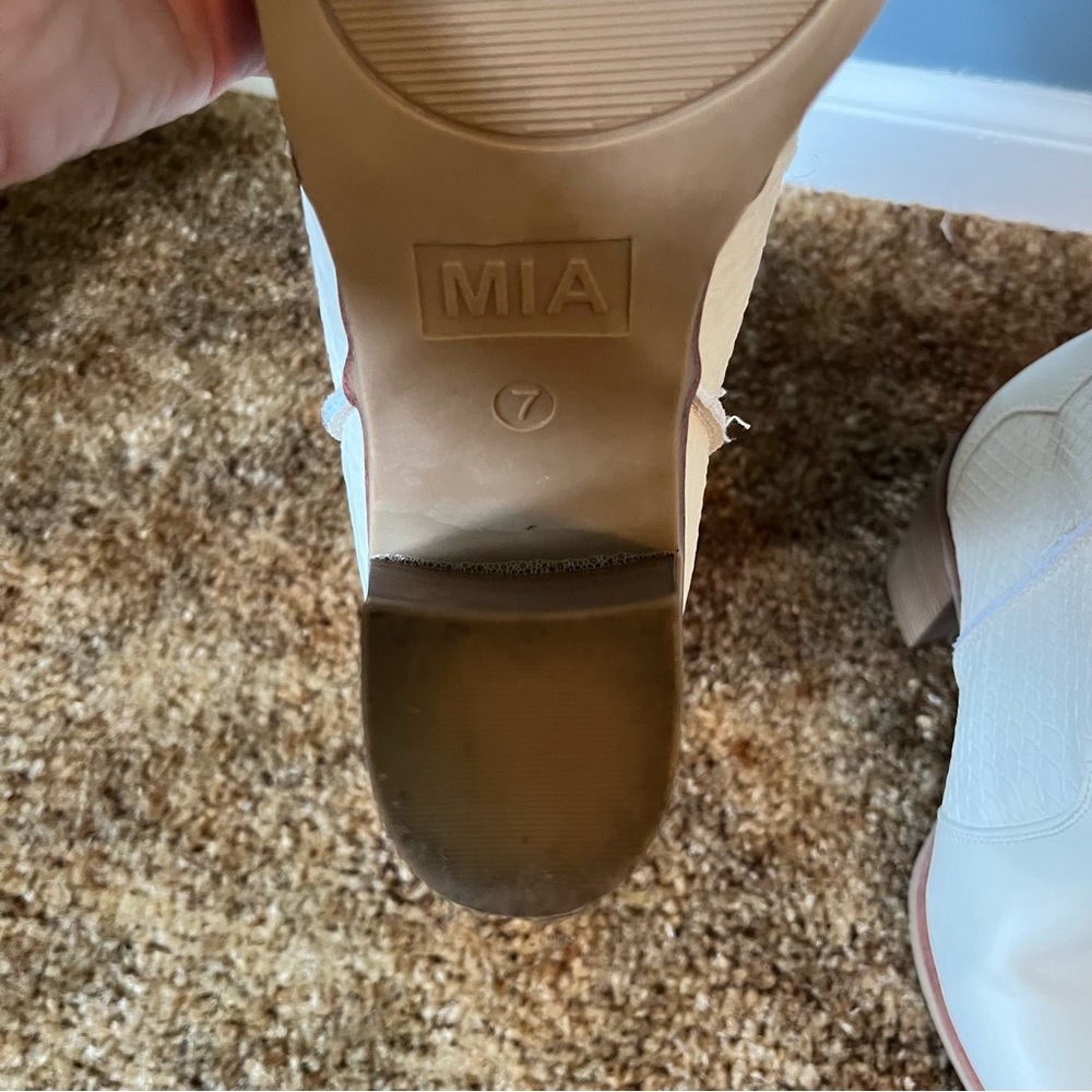 MIA Cream Heeled Western Boots size 7. - Picture 5 of 6